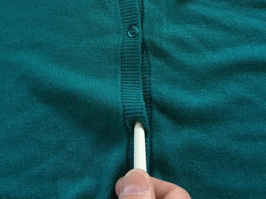 Enlarging buttonholes